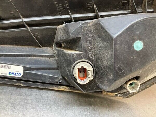 2005 Nissan Z33 350Z Rear Passenger Tail Light Assembly 15Bijf2 - On Point Parts Inc