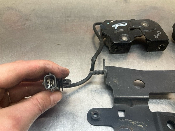 2011 Infiniti V36 G37 Front Hood Lock Latch Oem 12Bbzgi - On Point Parts Inc