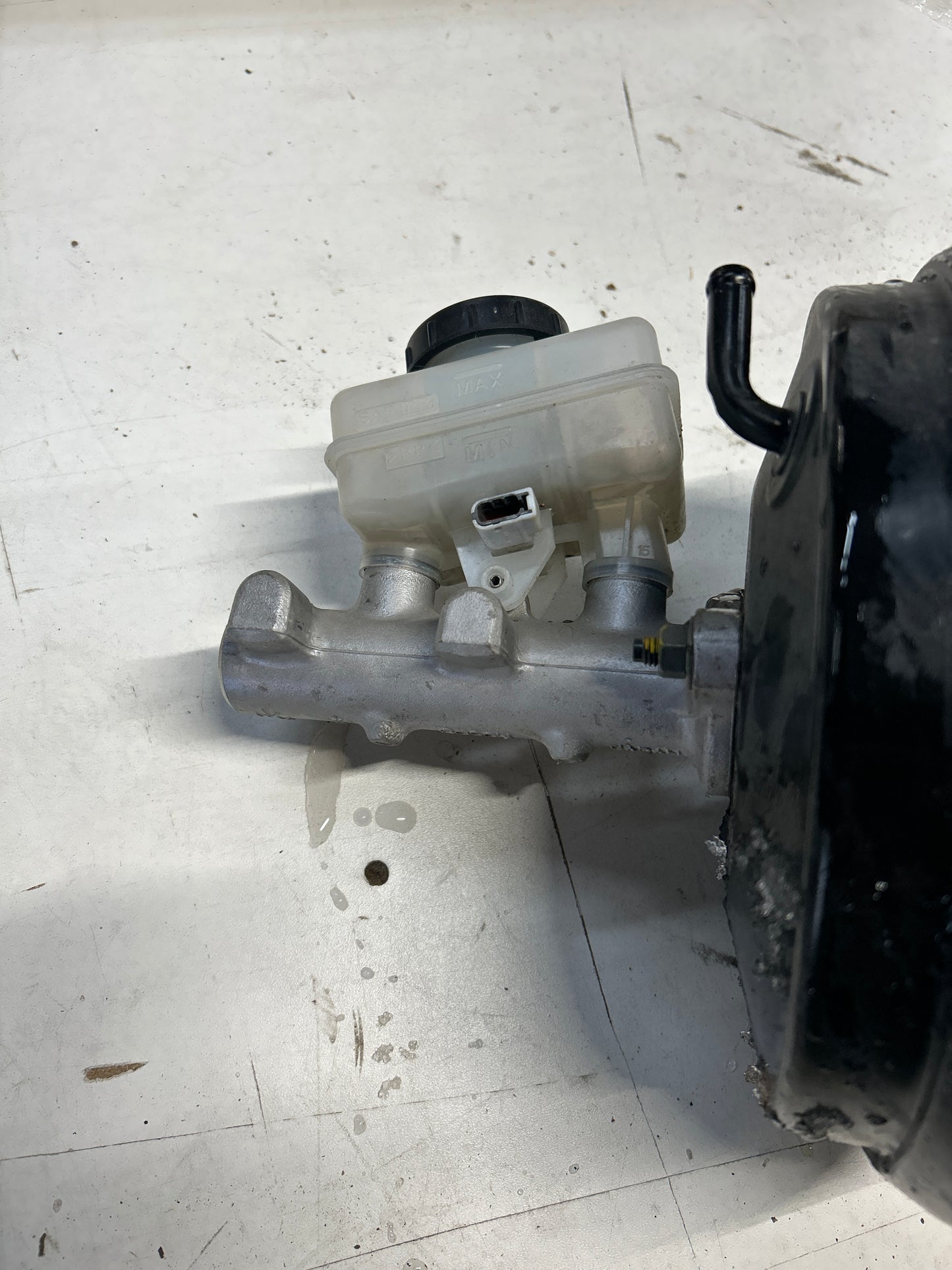 03-04 Nissan 350Z G35 Brake Booster With Master Cylinder 47210AM425 OEM - On Point Parts Inc