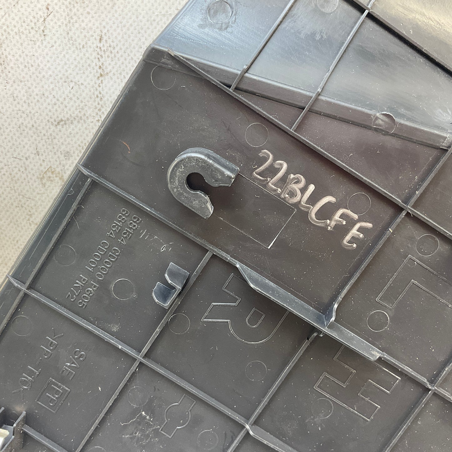 2004 Nissan Z33 350Z Passenger Right Center Console Trim 68134 OEM 22BLCFE - On Point Parts Inc