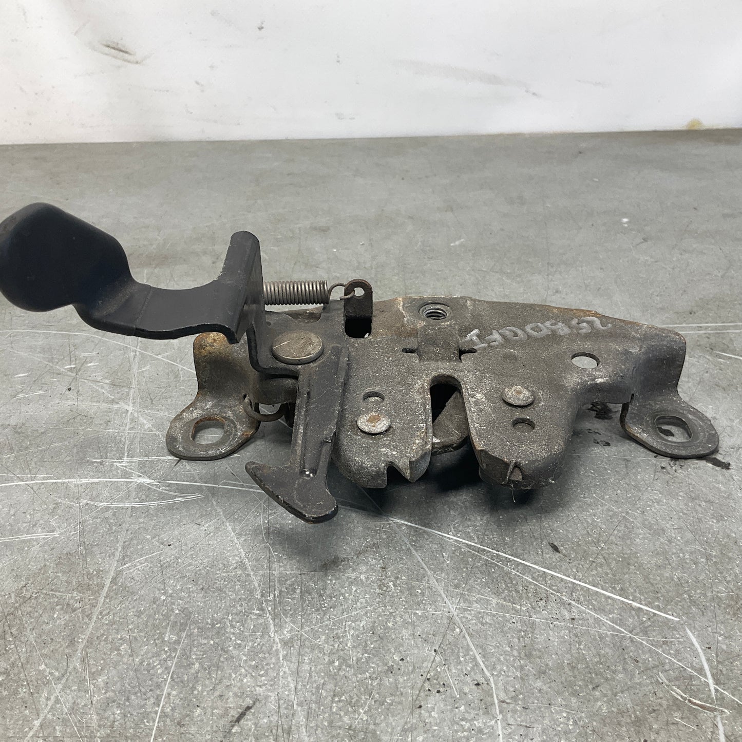 2004 Nissan Z33 350Z Hood Latch Oem 25Bdqfi - On Point Parts Inc