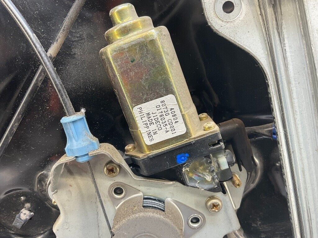 2005 Nissan Z33 350Z Passenger Right Window Regulator Motor 80730 OEM 15BDBF3 - On Point Parts Inc