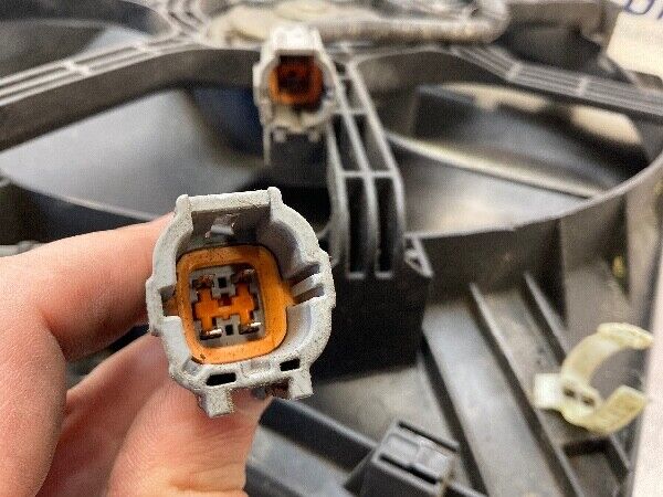 2003 Nissan Z33 350Z Radiator Fans Shroud Oem 22Bdxf3 - On Point Parts Inc