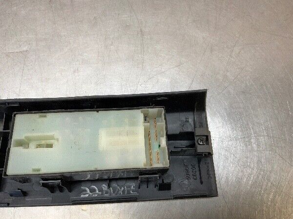 2003 Nissan Z33 350Z Passenger Window Lock Switch Trim Oem 22Bdxfe - On Point Parts Inc