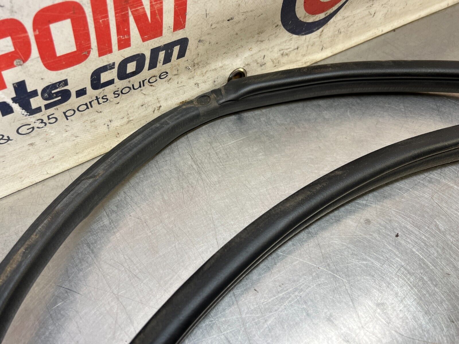 2003 Nissan Z33 350Z Passenger Door Frame Weatherstrip Seal Oem 22Bdxfe - On Point Parts Inc