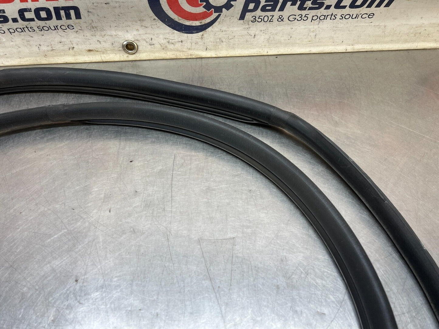 2003 Nissan Z33 350Z Passenger Door Frame Weatherstrip Seal Oem 22Bdxfe - On Point Parts Inc