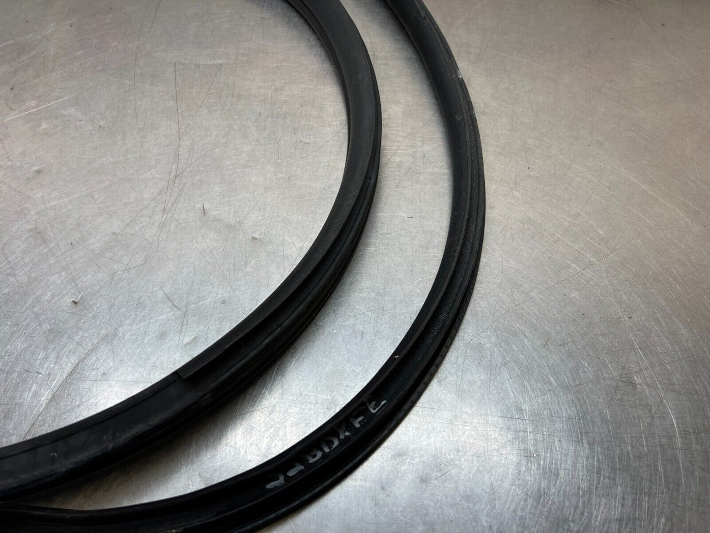 2003 Nissan Z33 350Z Passenger Door Frame Weatherstrip Seal Oem 22Bdxfe - On Point Parts Inc