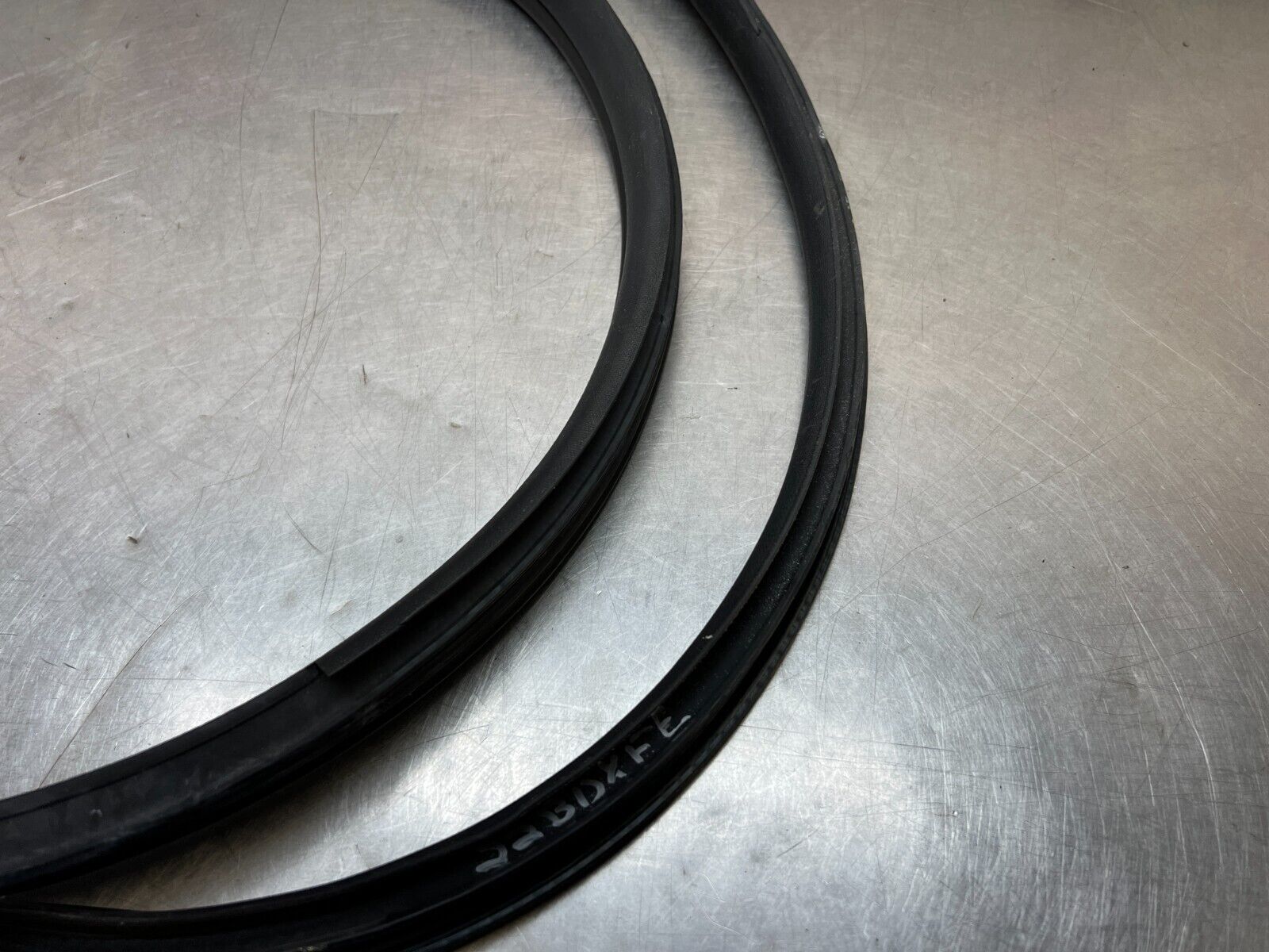 2003 Nissan Z33 350Z Passenger Door Frame Weatherstrip Seal Oem 22Bdxfe - On Point Parts Inc