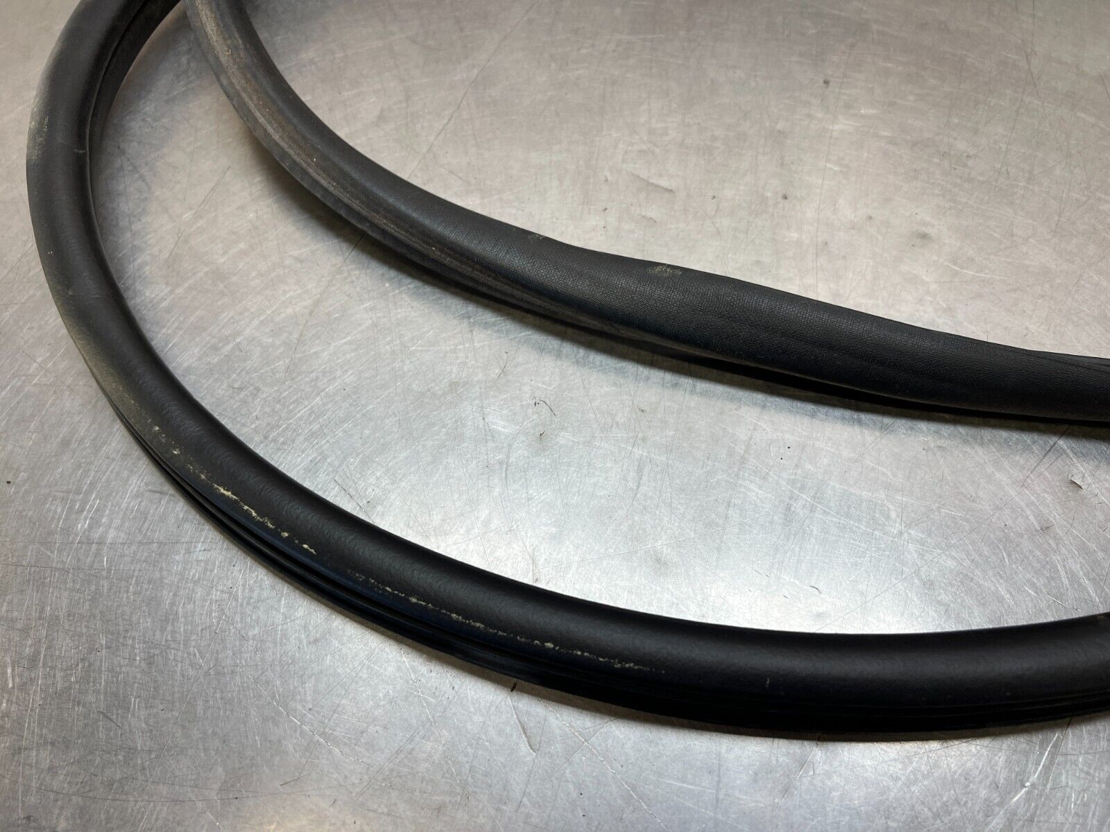 2003 Nissan Z33 350Z Passenger Door Frame Weatherstrip Seal Oem 22Bdxfe - On Point Parts Inc