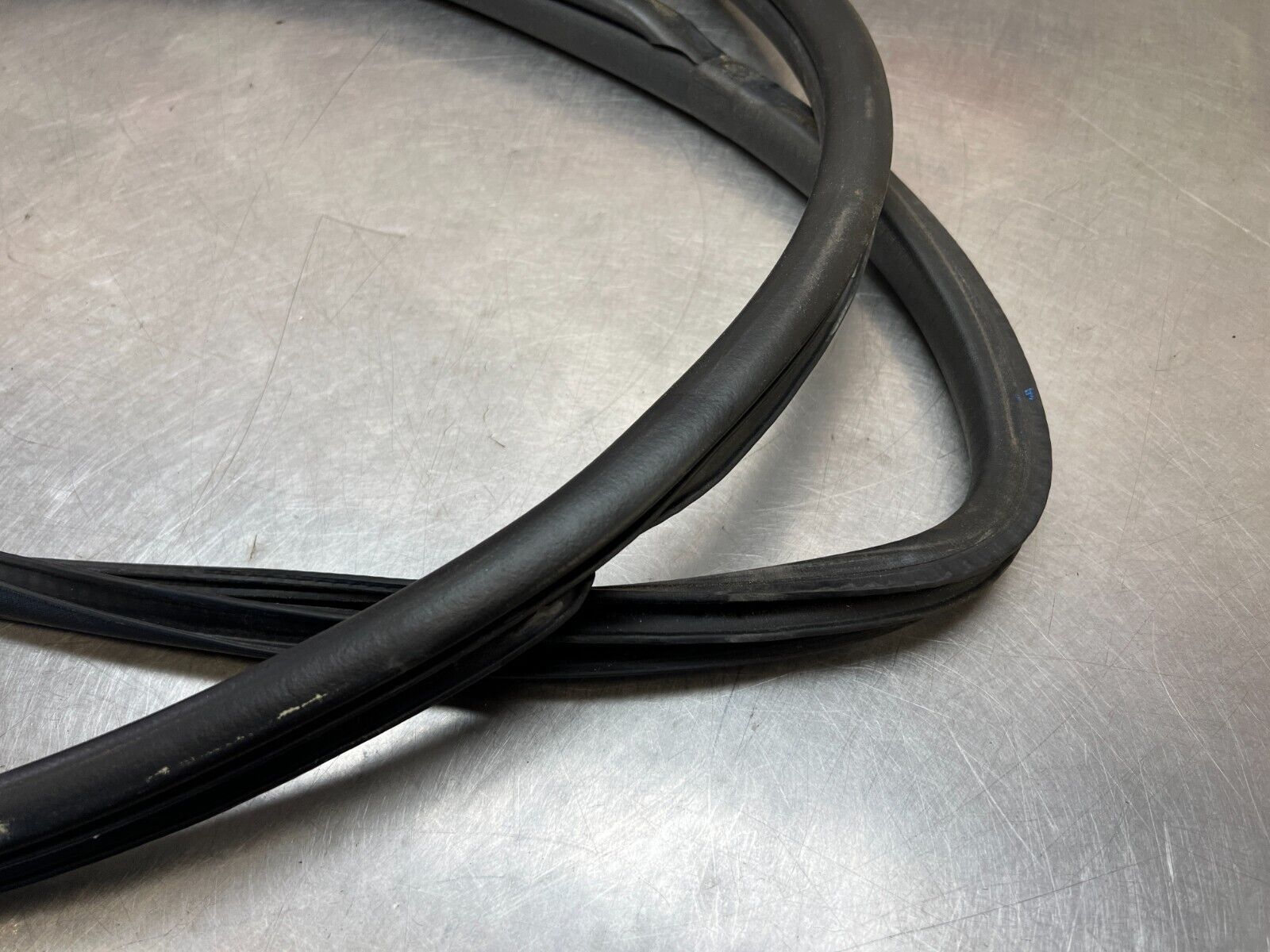 2003 Nissan Z33 350Z Passenger Door Frame Weatherstrip Seal Oem 22Bdxfe - On Point Parts Inc