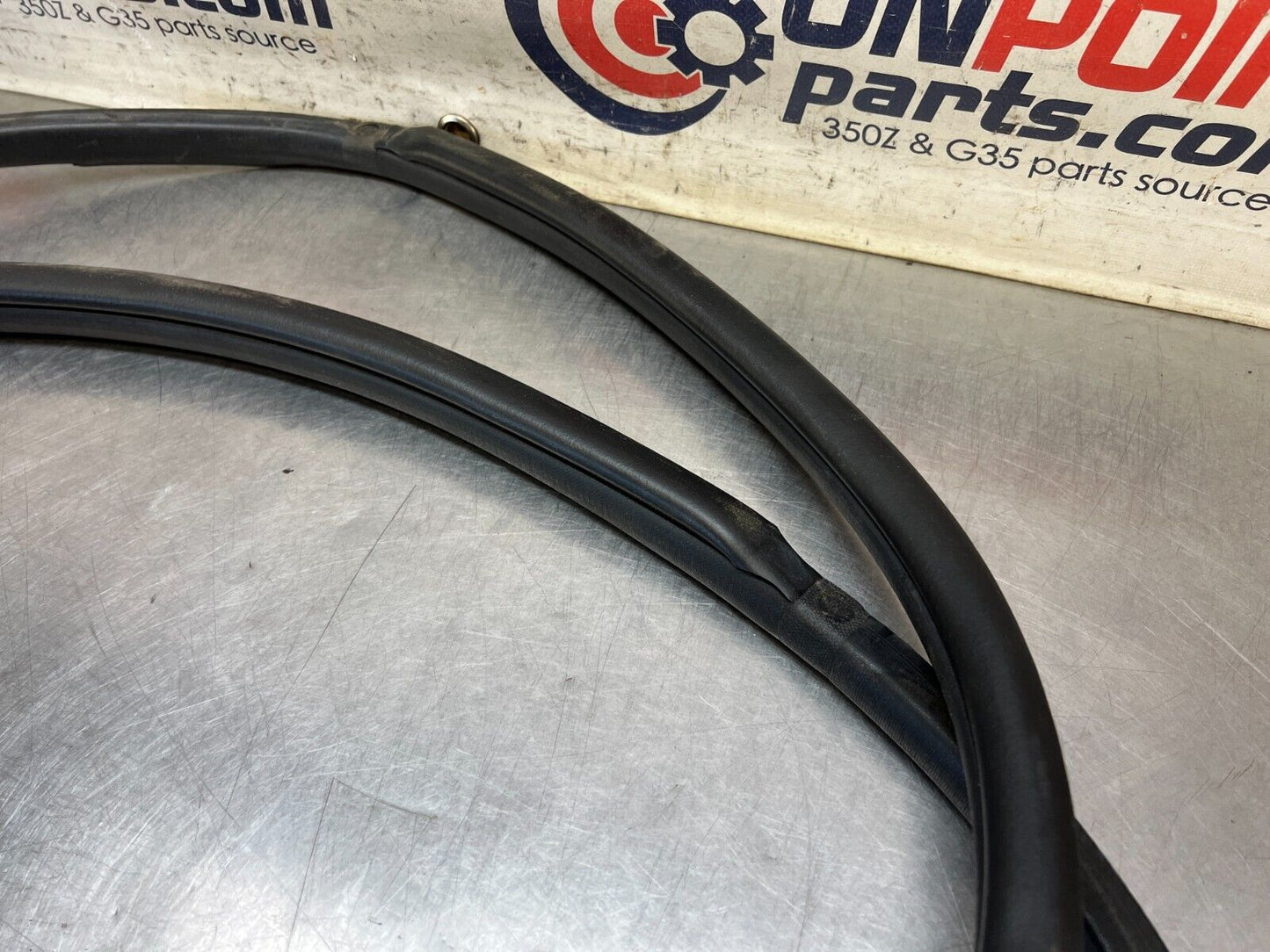 2003 Nissan Z33 350Z Passenger Door Frame Weatherstrip Seal Oem 22Bdxfe - On Point Parts Inc