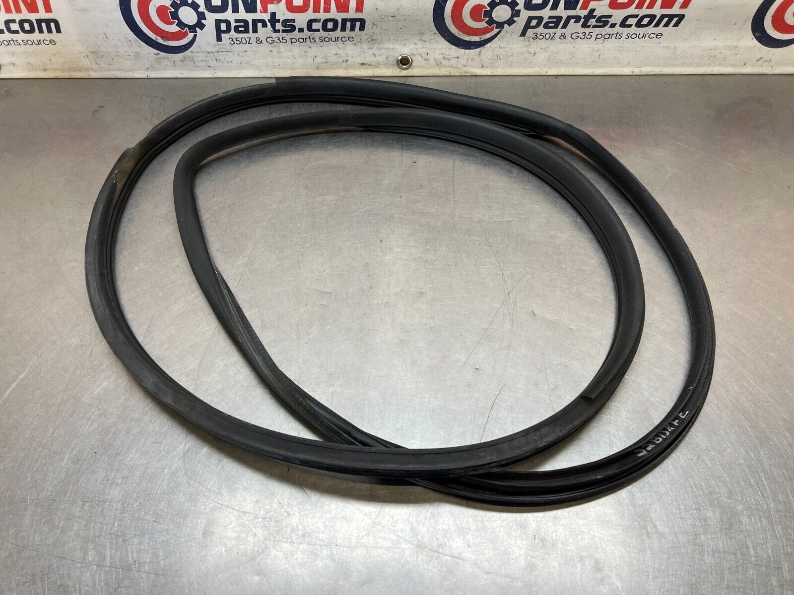 2003 Nissan Z33 350Z Passenger Door Frame Weatherstrip Seal Oem 22Bdxfe - On Point Parts Inc
