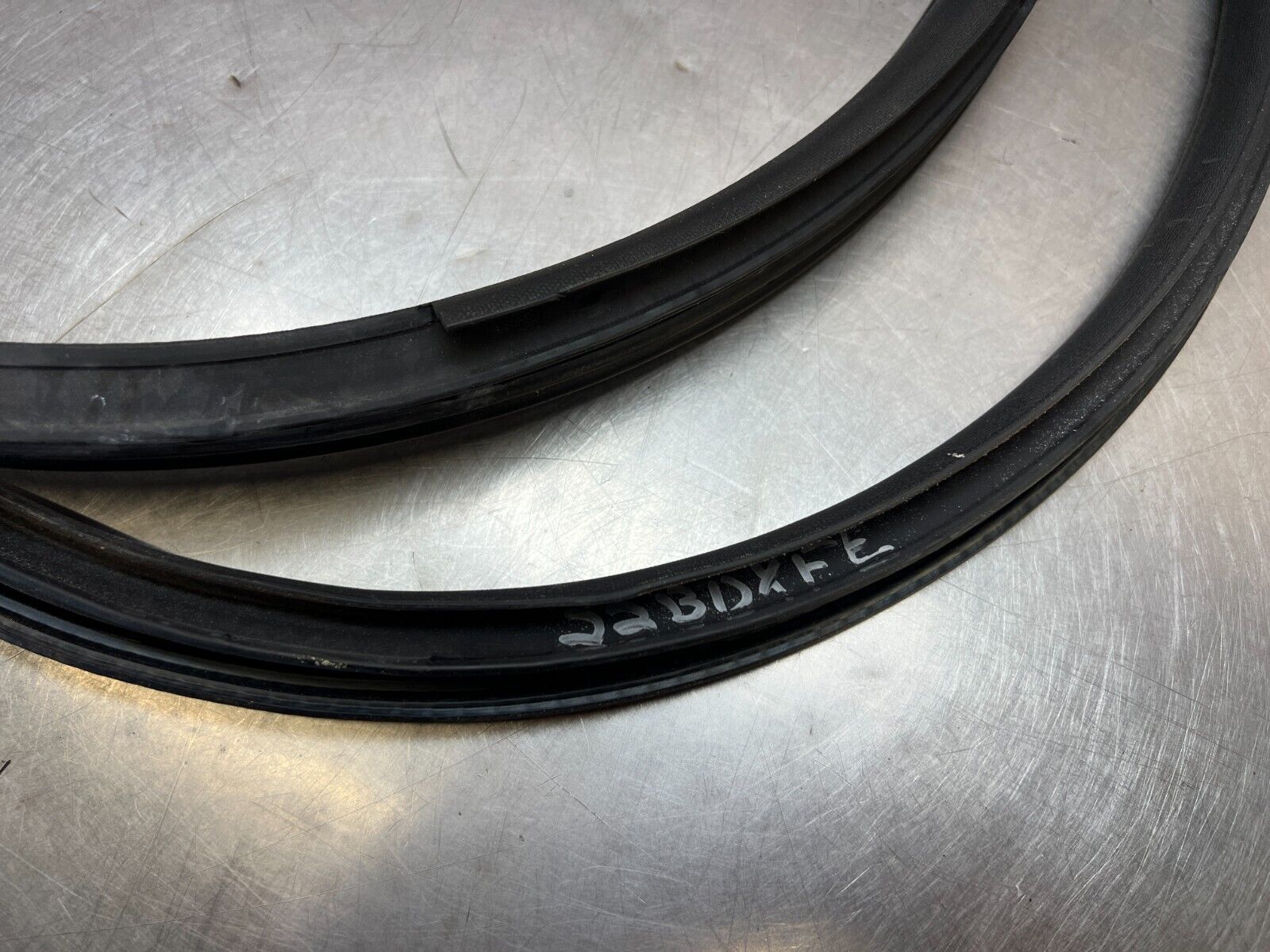 2003 Nissan Z33 350Z Passenger Door Frame Weatherstrip Seal Oem 22Bdxfe - On Point Parts Inc