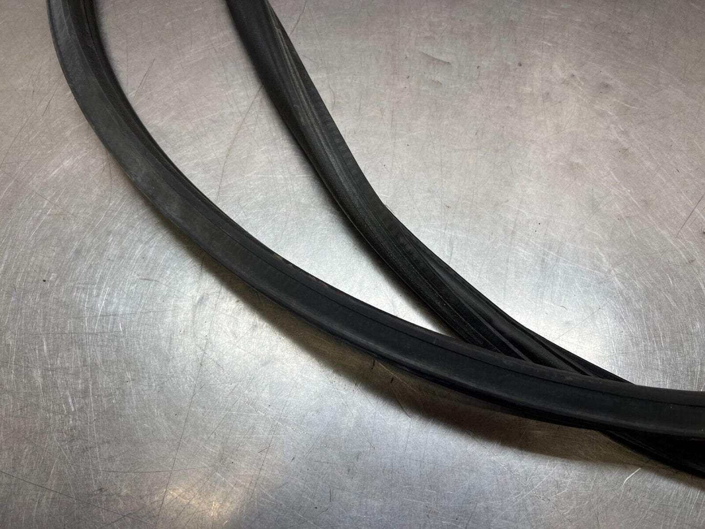 2003 Nissan Z33 350Z Passenger Door Frame Weatherstrip Seal Oem 22Bdxfe - On Point Parts Inc