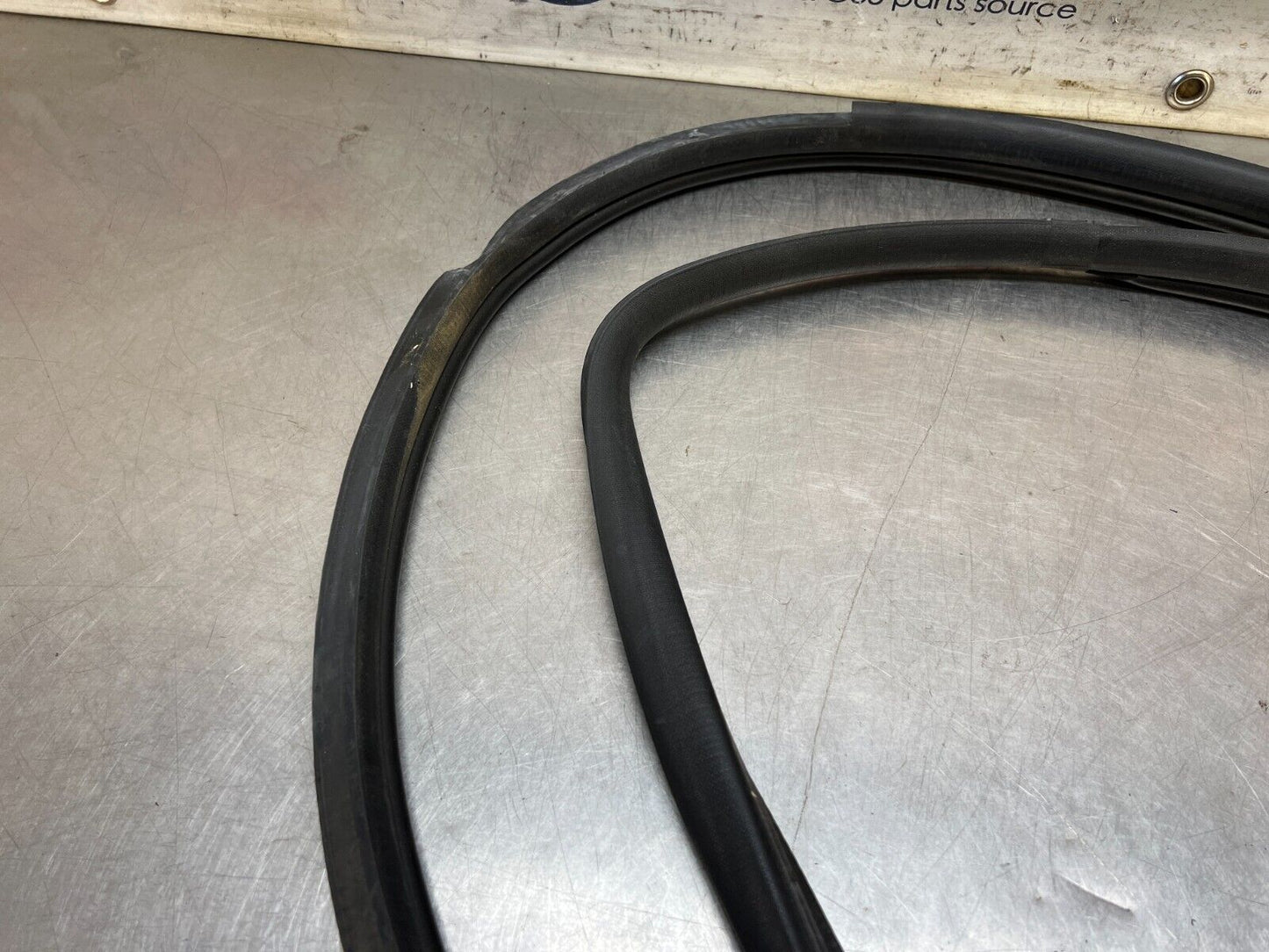 2003 Nissan Z33 350Z Passenger Door Frame Weatherstrip Seal Oem 22Bdxfe - On Point Parts Inc