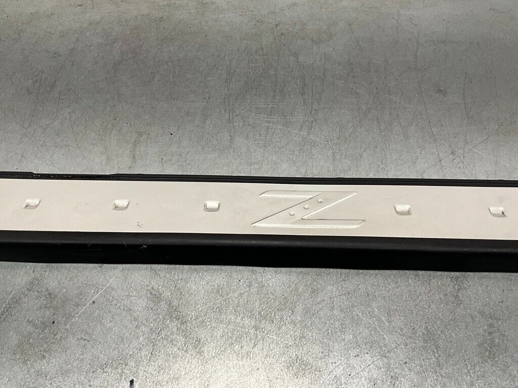 2004 Nissan Z33 350Z Passenger Right Door Threshold Kick Plate Trim Oem 25Bdqf7 - On Point Parts Inc