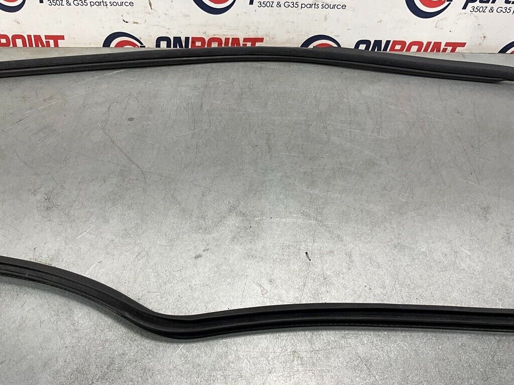 2004 Nissan Z33 350Z Passenger Right Door Frame Weatherstrip Seal Oem 25Bdqfa - On Point Parts Inc