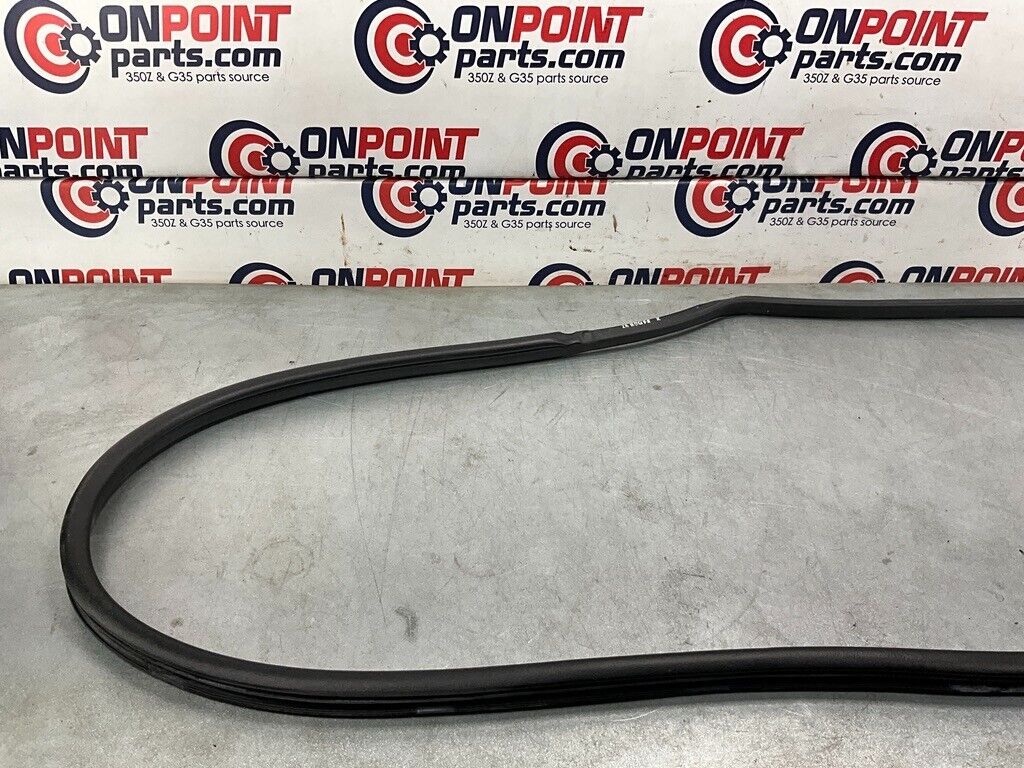 2004 Nissan Z33 350Z Passenger Right Door Frame Weatherstrip Seal Oem 25Bdqfa - On Point Parts Inc