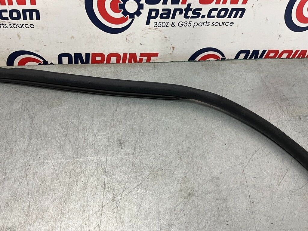 2004 Nissan Z33 350Z Passenger Right Door Frame Weatherstrip Seal Oem 25Bdqfa - On Point Parts Inc