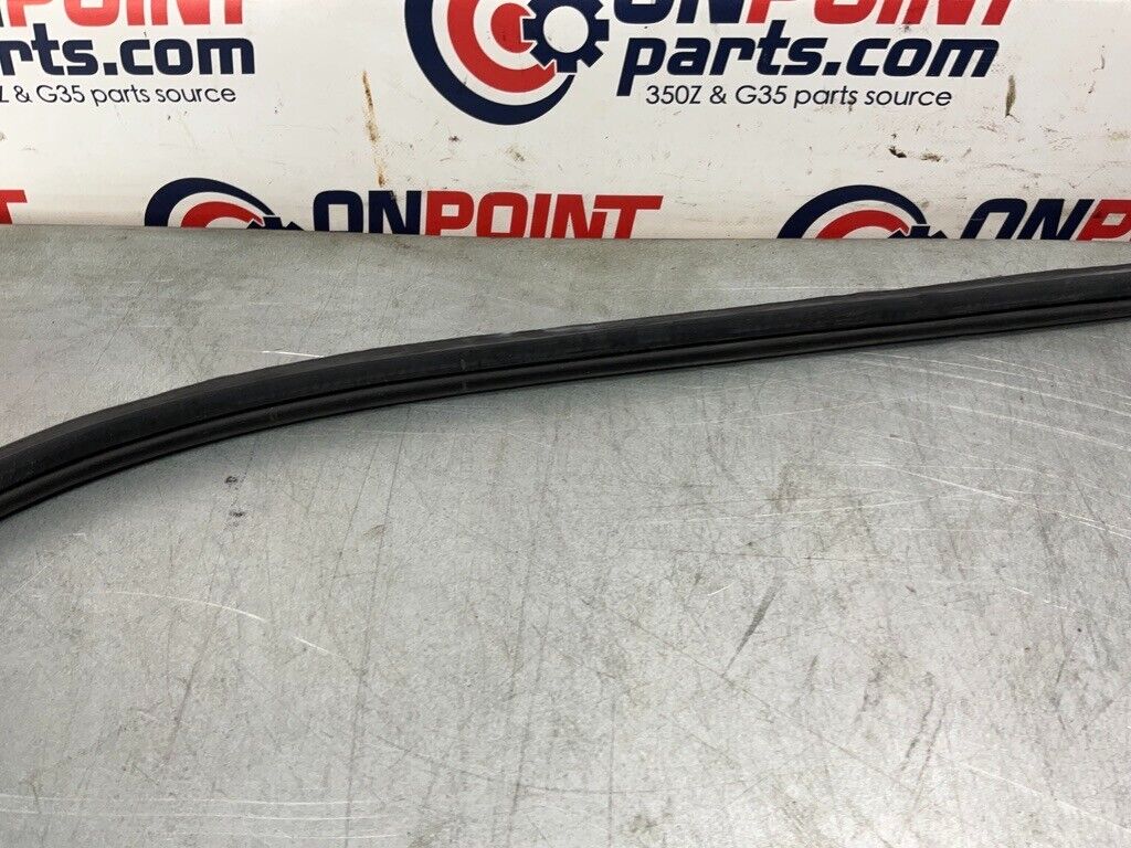 2004 Nissan Z33 350Z Passenger Right Door Frame Weatherstrip Seal Oem 25Bdqfa - On Point Parts Inc