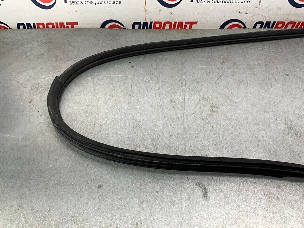 2004 Nissan Z33 350Z Passenger Right Door Frame Weatherstrip Seal Oem 25Bdqfa - On Point Parts Inc