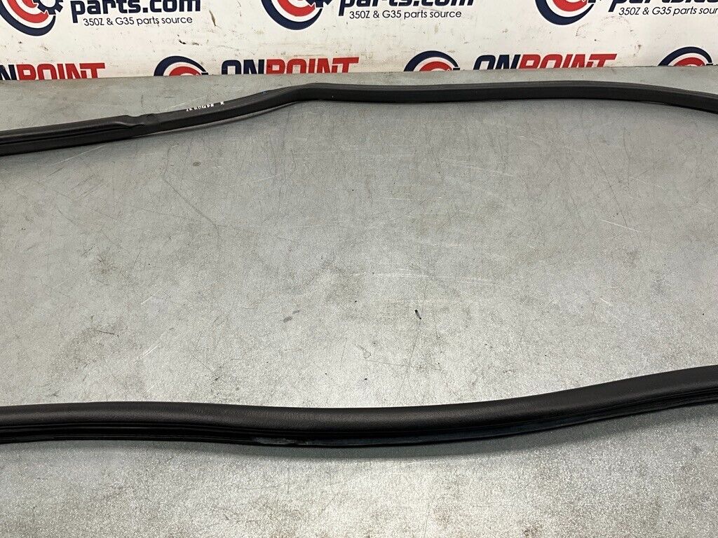 2004 Nissan Z33 350Z Passenger Right Door Frame Weatherstrip Seal Oem 25Bdqfa - On Point Parts Inc