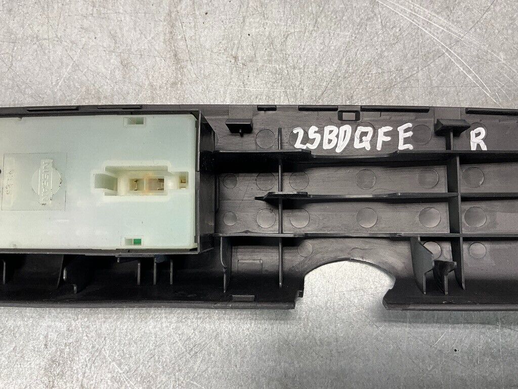 2004 Nissan Z33 350Z Passenger Right Door Window Lock Switch Trim Oem 25Bdqfe - On Point Parts Inc