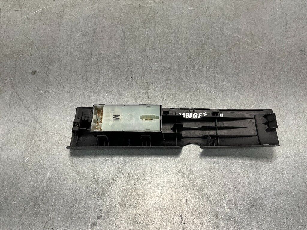 2004 Nissan Z33 350Z Passenger Right Door Window Lock Switch Trim Oem 25Bdqfe - On Point Parts Inc