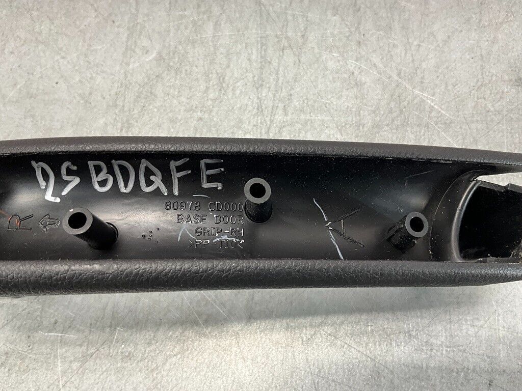 2004 Nissan Z33 350Z Passenger Right Door Panel Grab Handle 80978 Oem 25Bdqfe - On Point Parts Inc