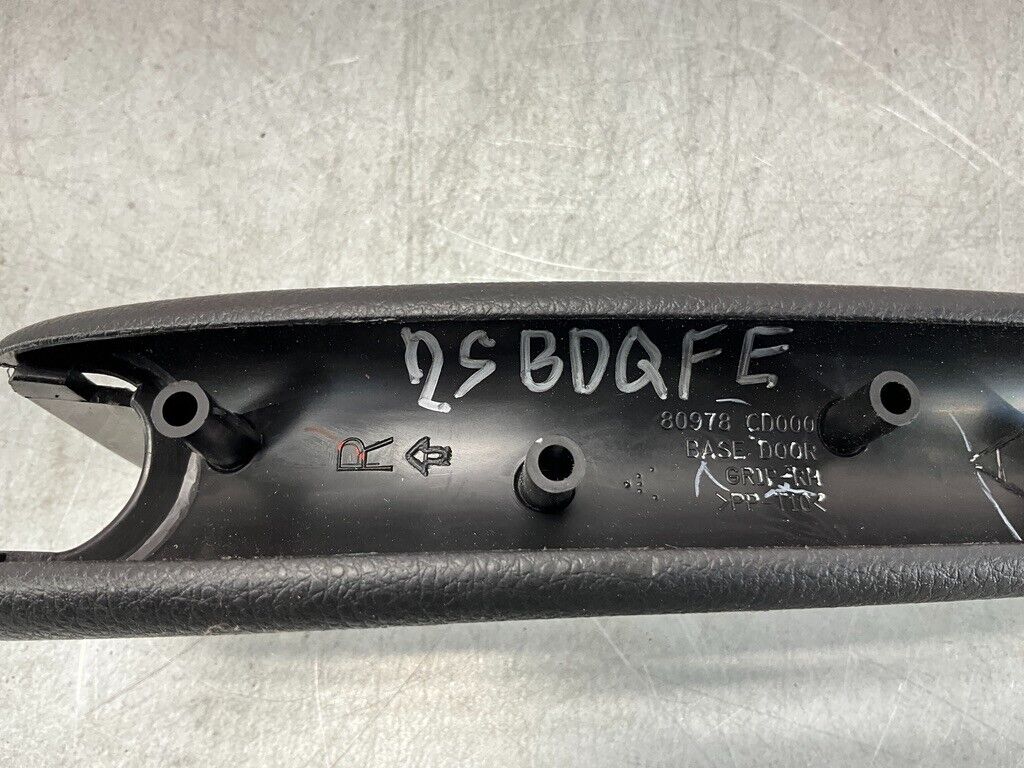 2004 Nissan Z33 350Z Passenger Right Door Panel Grab Handle 80978 Oem 25Bdqfe - On Point Parts Inc