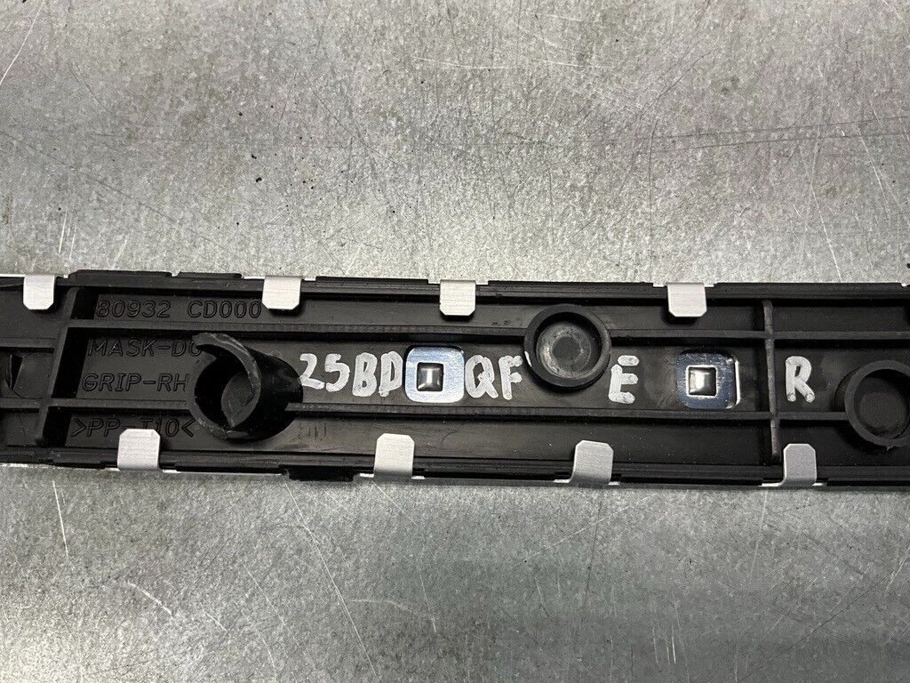 2004 Nissan Z33 350Z Passenger Door Panel Grab Handle Trim 80932 Oem 25Bdqfe - On Point Parts Inc