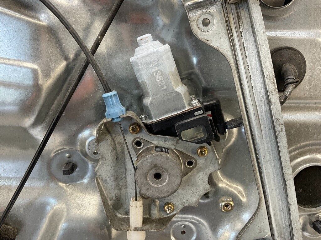 2004 Nissan Z33 350Z Passenger Right Window Regulator Motor Oem 25Bdqf3 - On Point Parts Inc