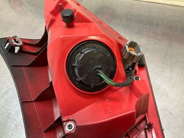 2003 Nissan Z33 350Z Rear Passenger Tail Light Assembly Oem 13Benf2 - On Point Parts Inc