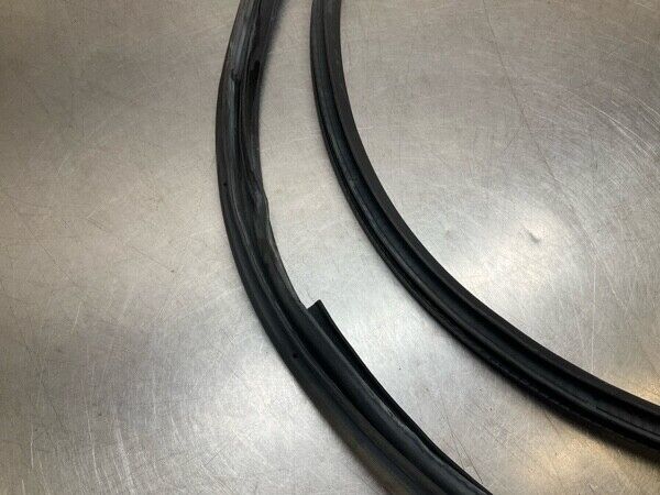 2004 Infiniti V35 G35 Front Passenger Door Frame Weatherstrip Seal Oem 23Bevfk - On Point Parts Inc