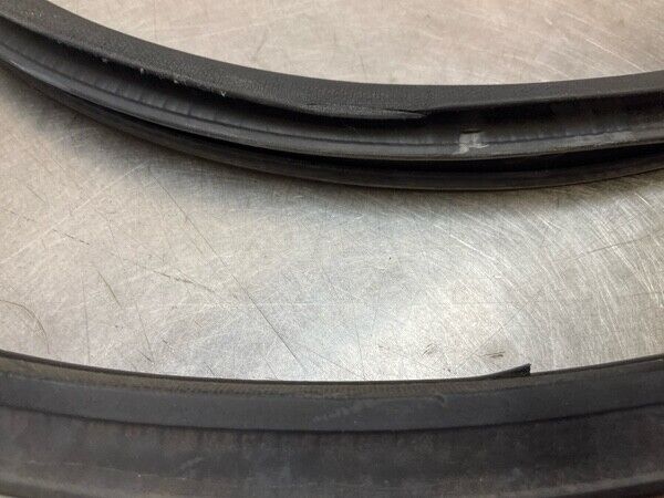 2005 Nissan Z33 350Z Front Passenger Door Frame Weatherstrip Seal Oem 11Bfyfg - On Point Parts Inc