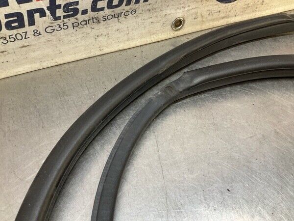 2005 Nissan Z33 350Z Front Passenger Door Frame Weatherstrip Seal Oem 11Bfyfg - On Point Parts Inc