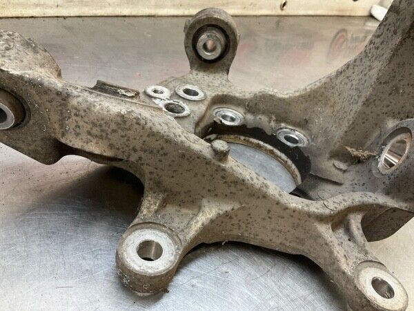 2006 Infiniti V35 G35 Rear Driver Suspension Knuckle Axle Housing  23Bh1Fg