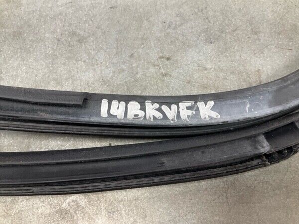 2007 Infiniti V35 G35 Front Passenger Door Frame Weatherstrip Oem 14Bkyfk - On Point Parts Inc