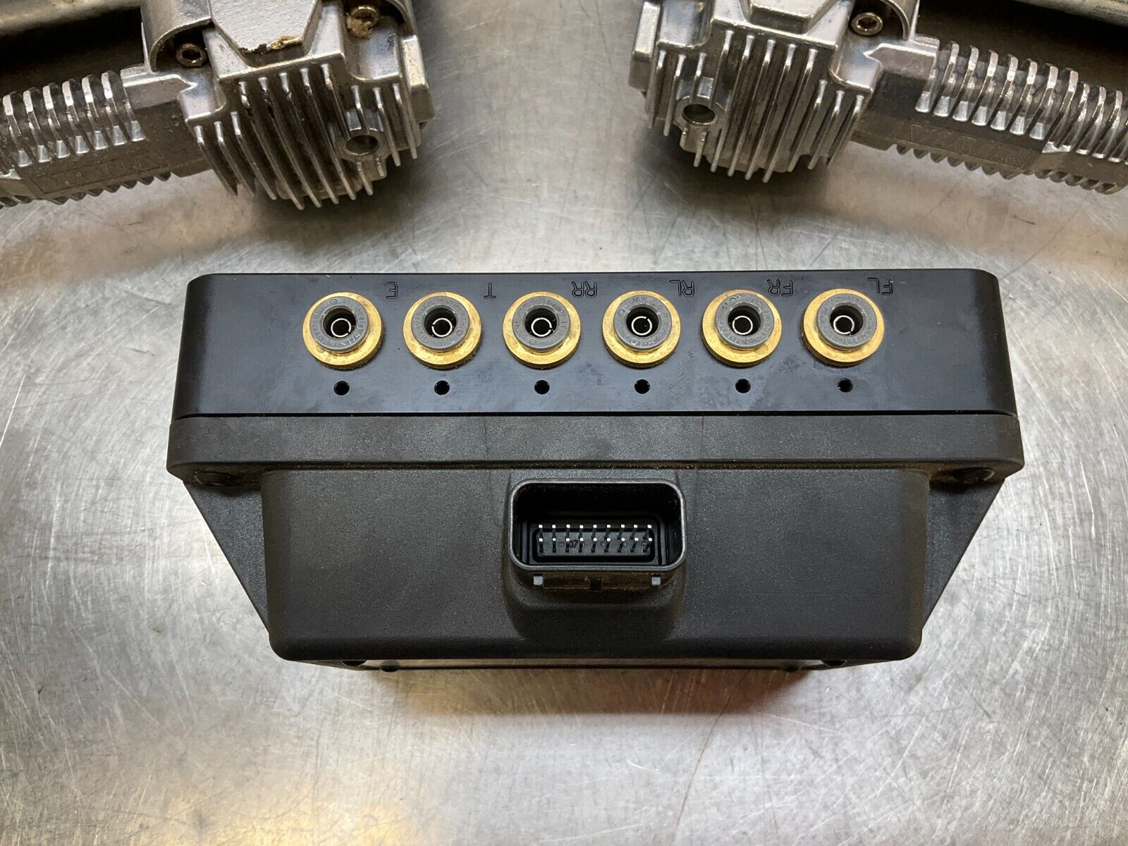 2006 Nissan Z33 350Z Air Lift Performance Air Ride Kit 23BJJE0 - On Point Parts Inc