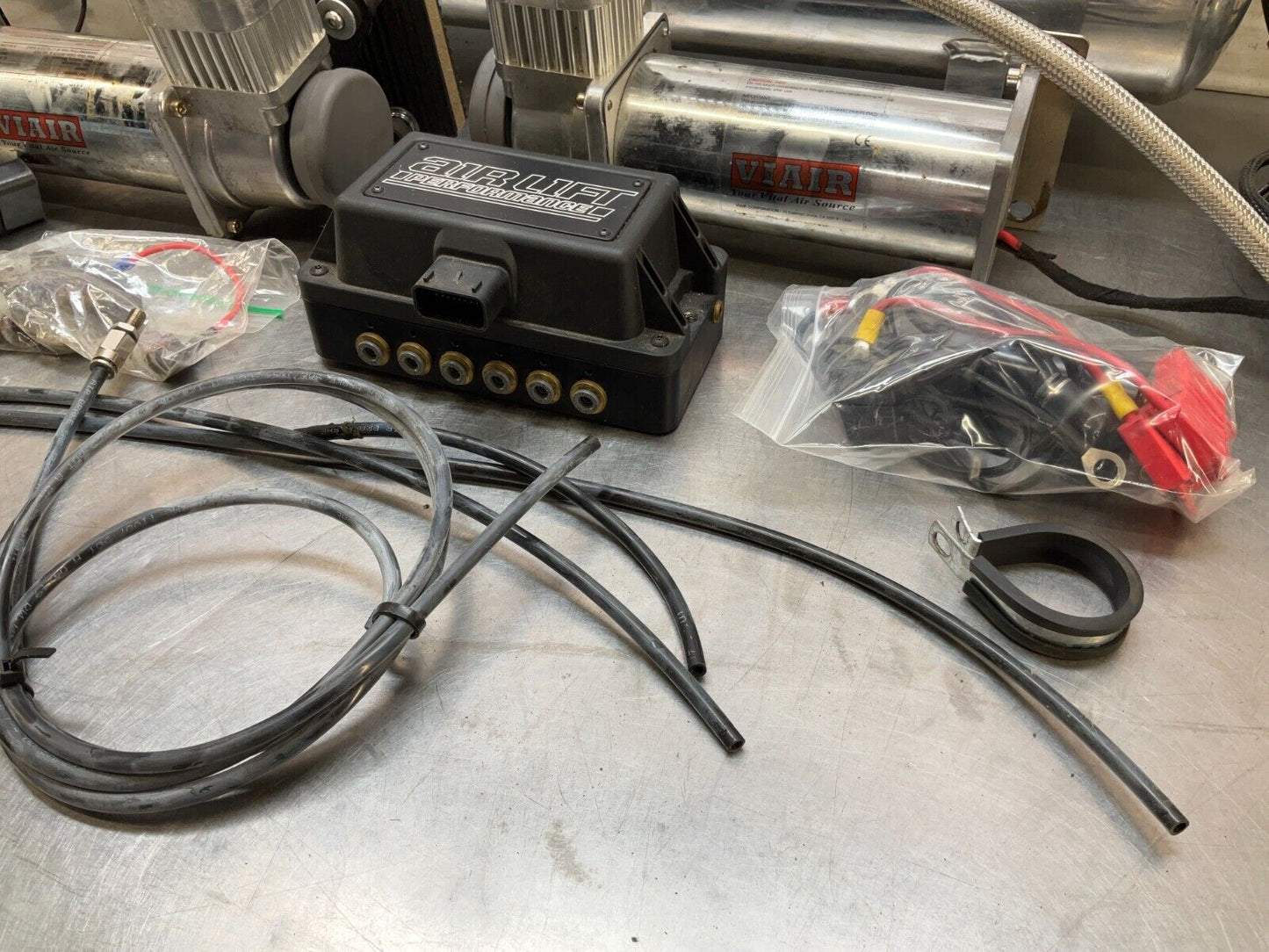 2006 Nissan Z33 350Z Air Lift Performance Air Ride Kit 23BJJE0 - On Point Parts Inc