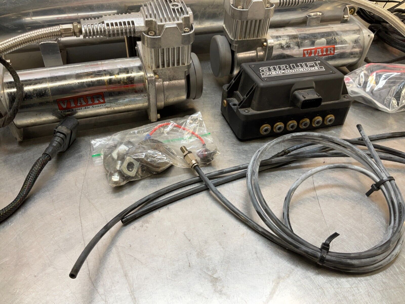 2006 Nissan Z33 350Z Air Lift Performance Air Ride Kit 23BJJE0 - On Point Parts Inc