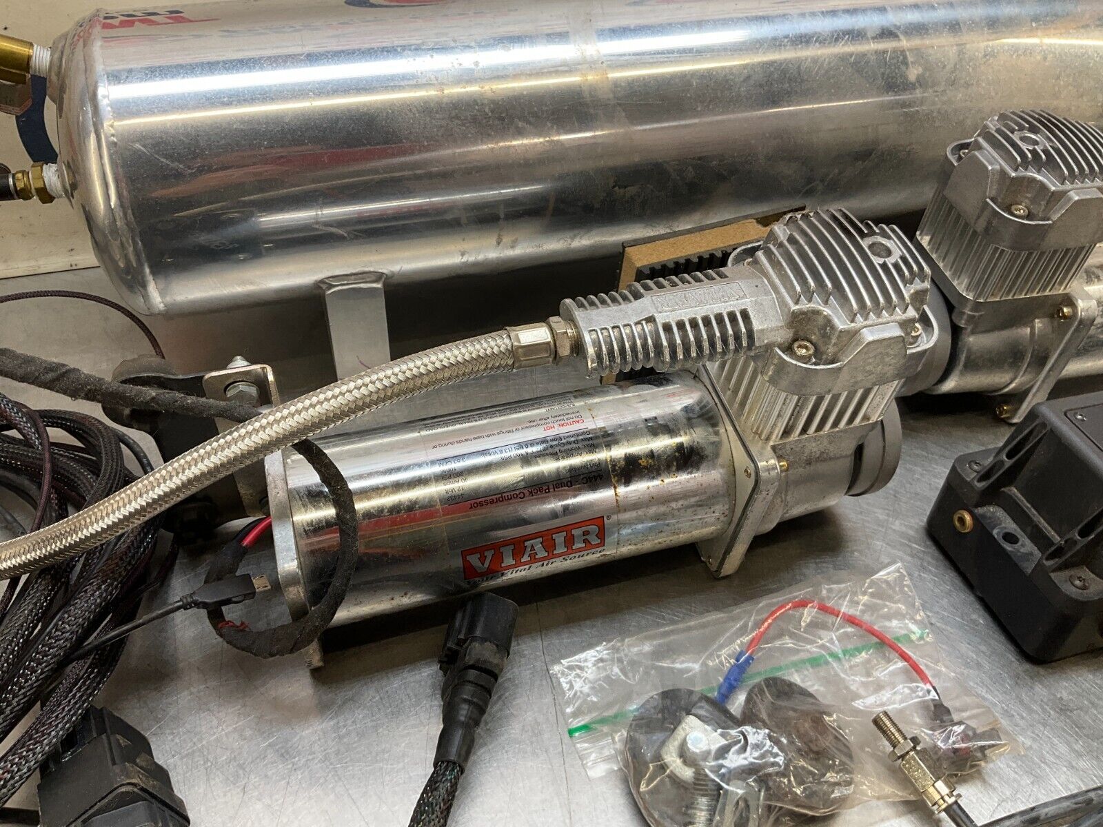 2006 Nissan Z33 350Z Air Lift Performance Air Ride Kit 23BJJE0 - On Point Parts Inc