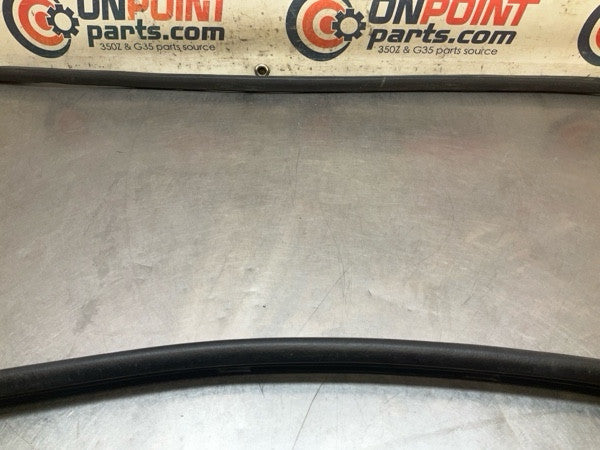 2004 Nissan Z33 350Z Front Passenger Door Frame Weatherstrip Oem 15Bapge - On Point Parts Inc