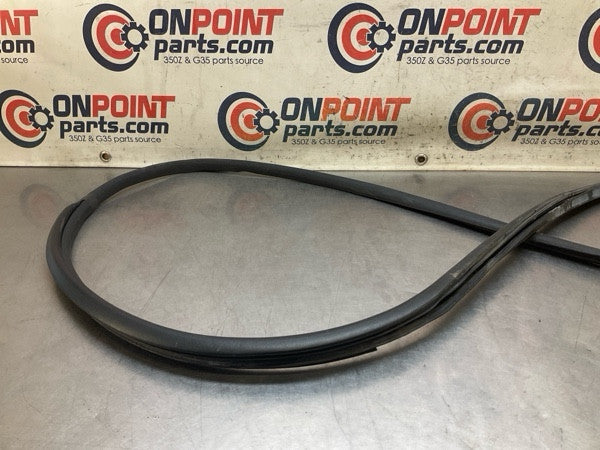 2004 Nissan Z33 350Z Front Passenger Door Frame Weatherstrip Oem 15Bapge - On Point Parts Inc