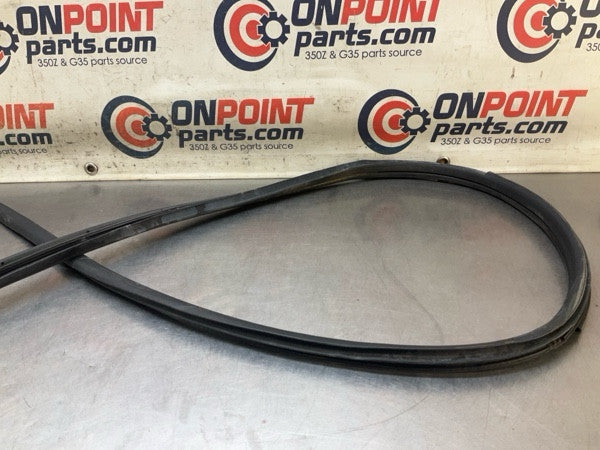 2004 Nissan Z33 350Z Front Passenger Door Frame Weatherstrip Oem 15Bapge - On Point Parts Inc