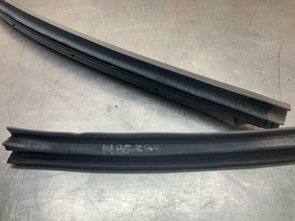 2005 Nissan Z33 350Z Passenger Convertible Door Frame Weatherstrip Oem 14Bcrge - On Point Parts Inc