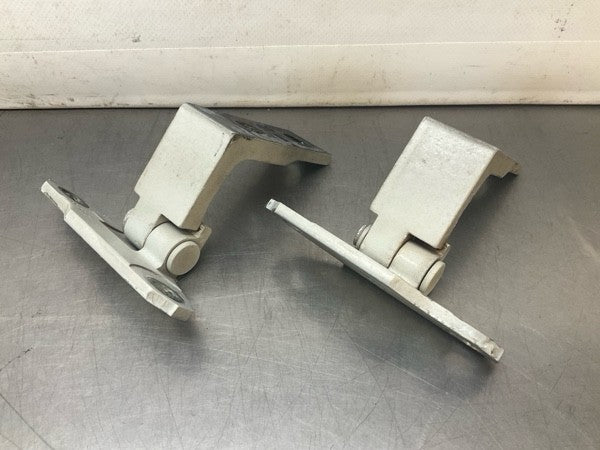 2008 Infiniti V36 G37 Passenger Door Hinges Oem 22Bd8Ge - On Point Parts Inc