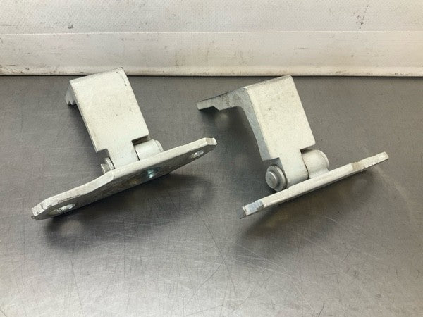 2008 Infiniti V36 G37 Passenger Door Hinges Oem 22Bd8Ge - On Point Parts Inc