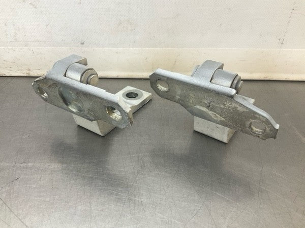 2008 Infiniti V36 G37 Passenger Door Hinges Oem 22Bd8Ge - On Point Parts Inc