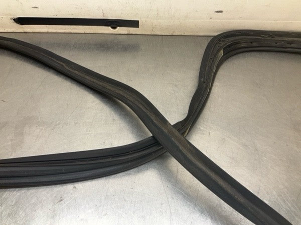 2008 Infiniti V35 G35X Rear Driver Door Shell Weatherstrip Oem 15Bd0Ga - On Point Parts Inc